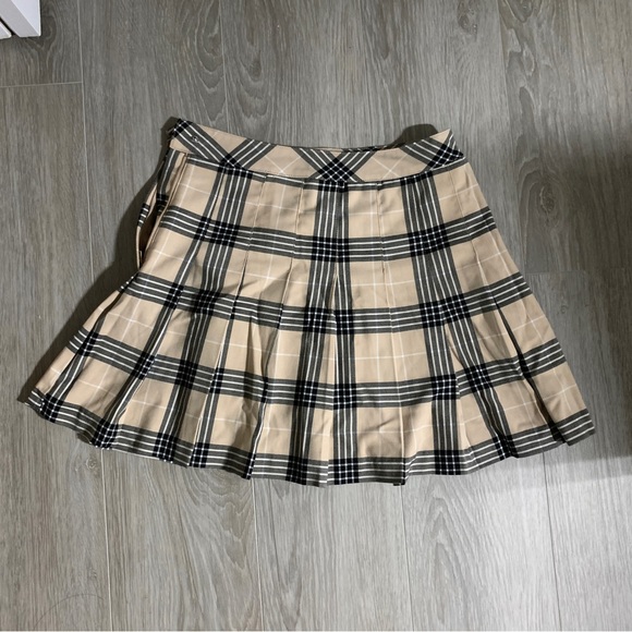 H&M Beige Pleated Plaid-Pattern Skirt - Picture 3 of 7